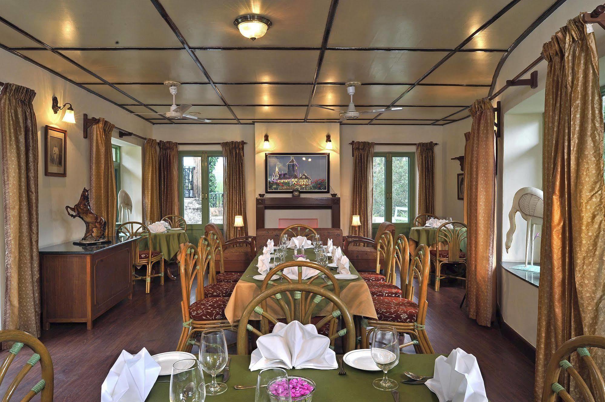 Welcomheritage Connaught House Mount Abu Exterior foto