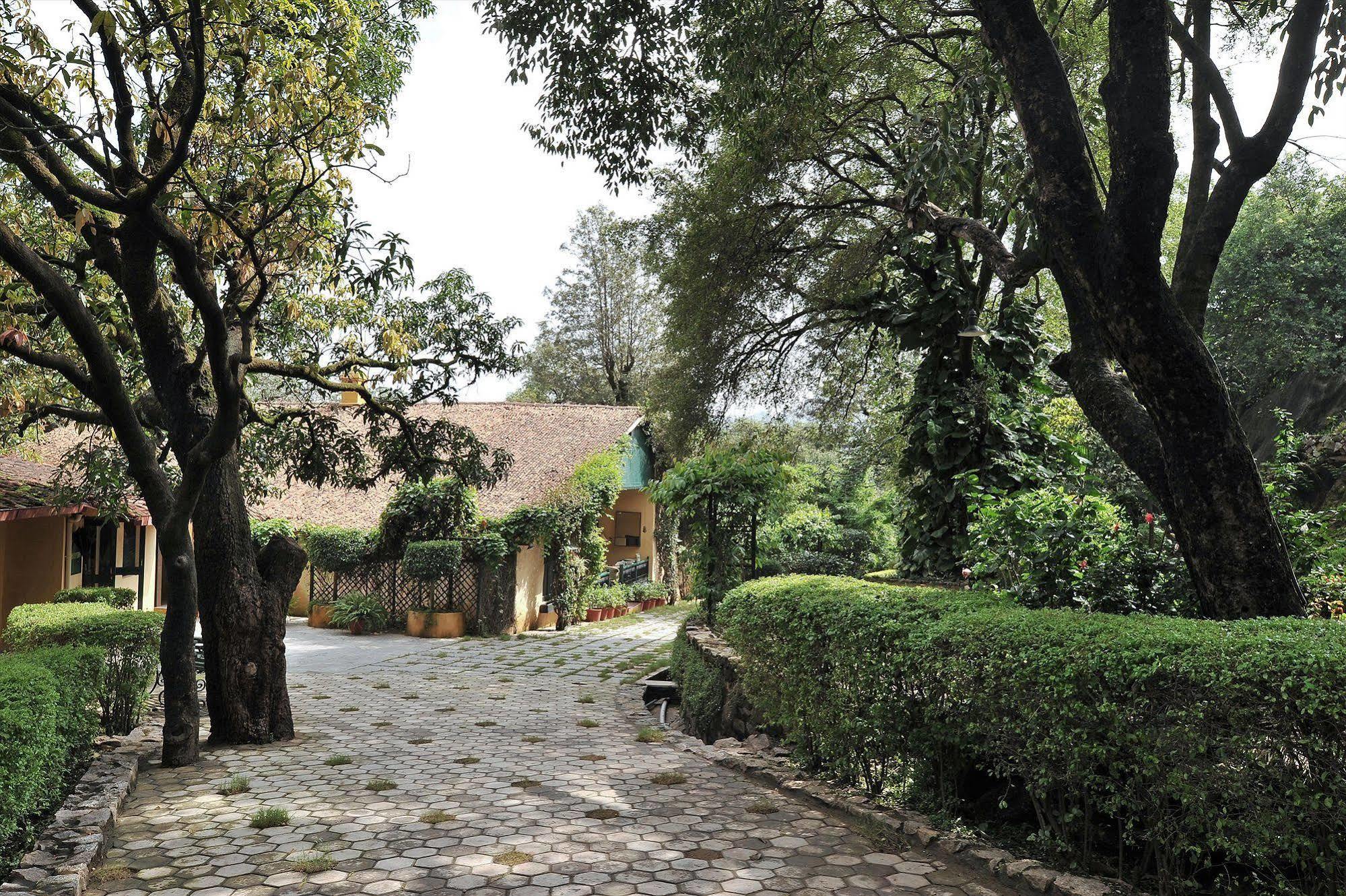 Welcomheritage Connaught House Mount Abu Exterior foto